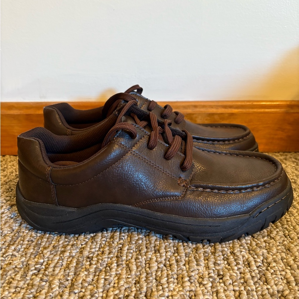 (LIKE NEW) Eddie Bauer Men's Brown Leather Shoes — Size 11M